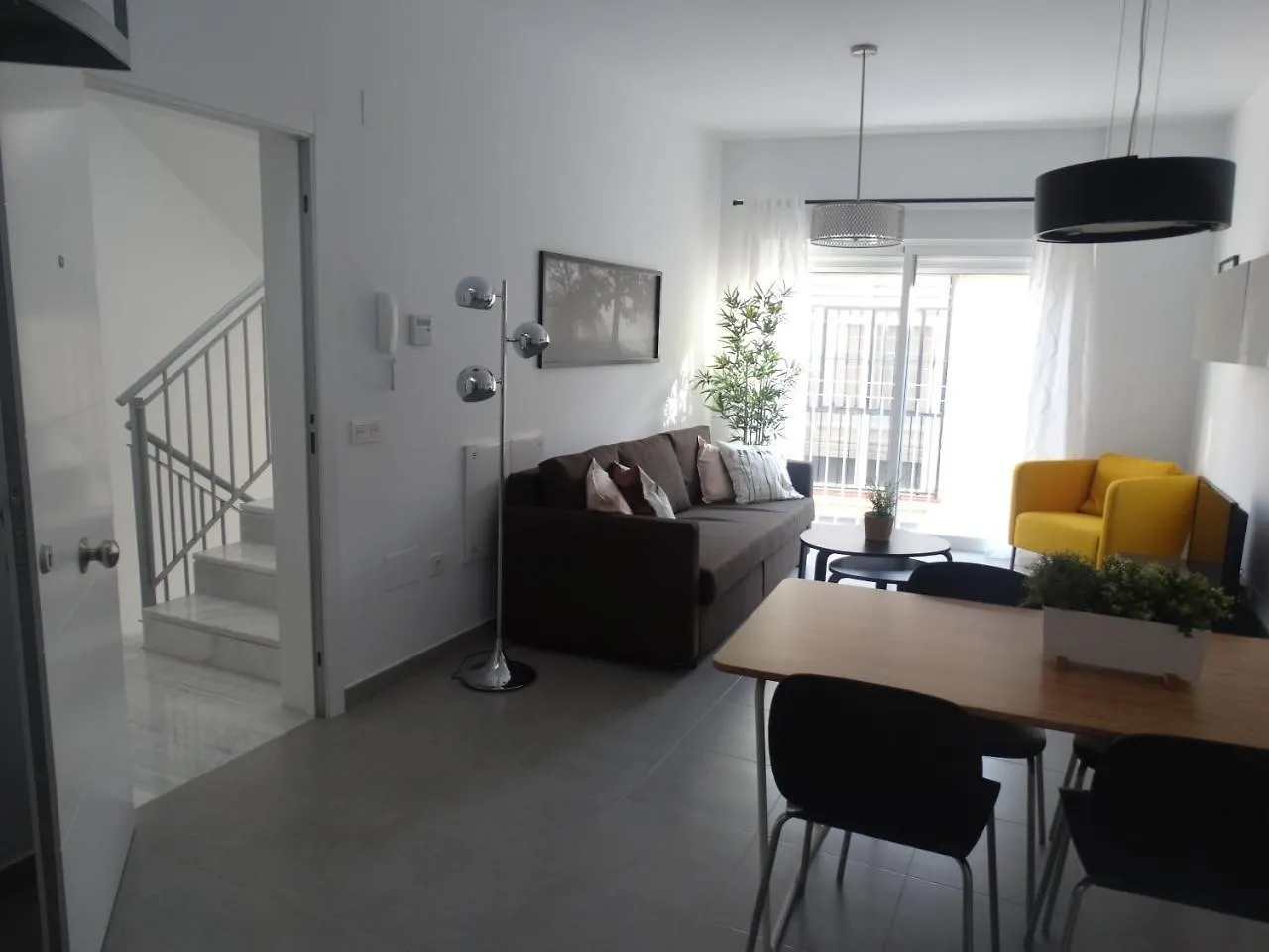 Malaga Apartamentos - Jinetes, 10 contacts